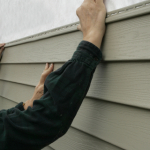 homeowners-vinyl-siding-they-are-laying